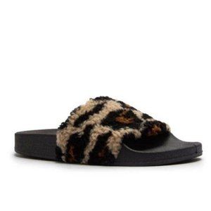 Comfy Leopard Faux Sherpa Slides